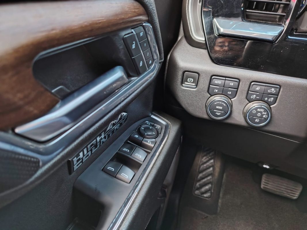 255b63d6-5d9a-42a8-a733-7314bf09e360