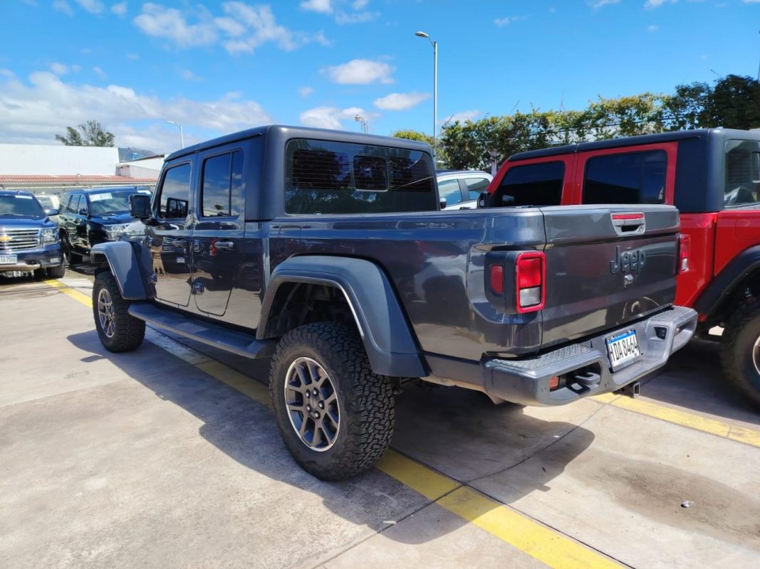 8cb0a695-1b2f-4034-a552-4d0d4e14f663