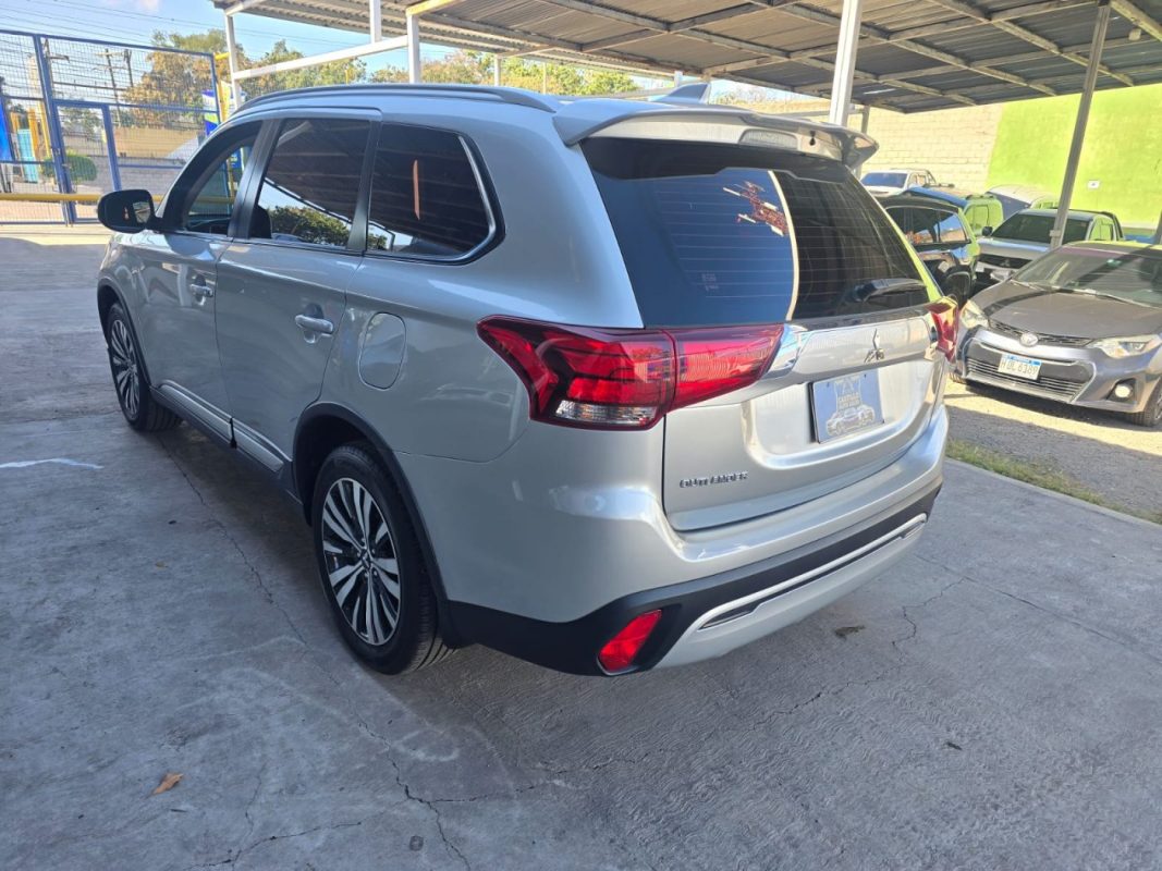 f0b54dc3-8b47-42e9-8ded-3d7ff2309dc9